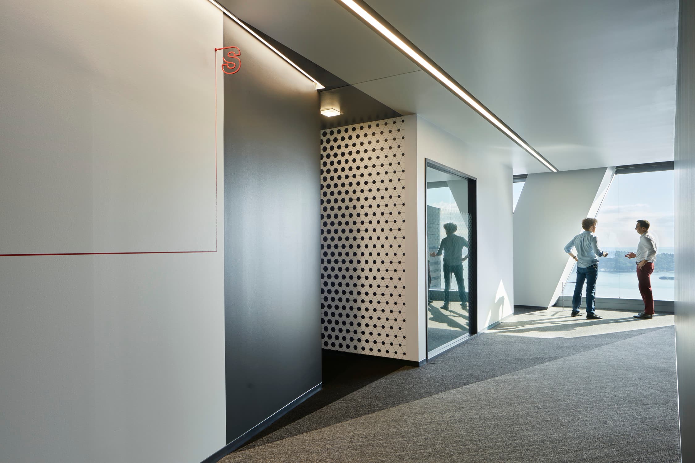 F5 Tower interior space. Seattle, Washington.
Image license: NBBJ, Sellen, PCI, F5 and Seneca.
© Copyright 2019 Benjamin Benschneider All Rights Reserved. Usage may be arranged by contacting Benjamin Benschneider Photography. Email: bbenschneider@comcast.net