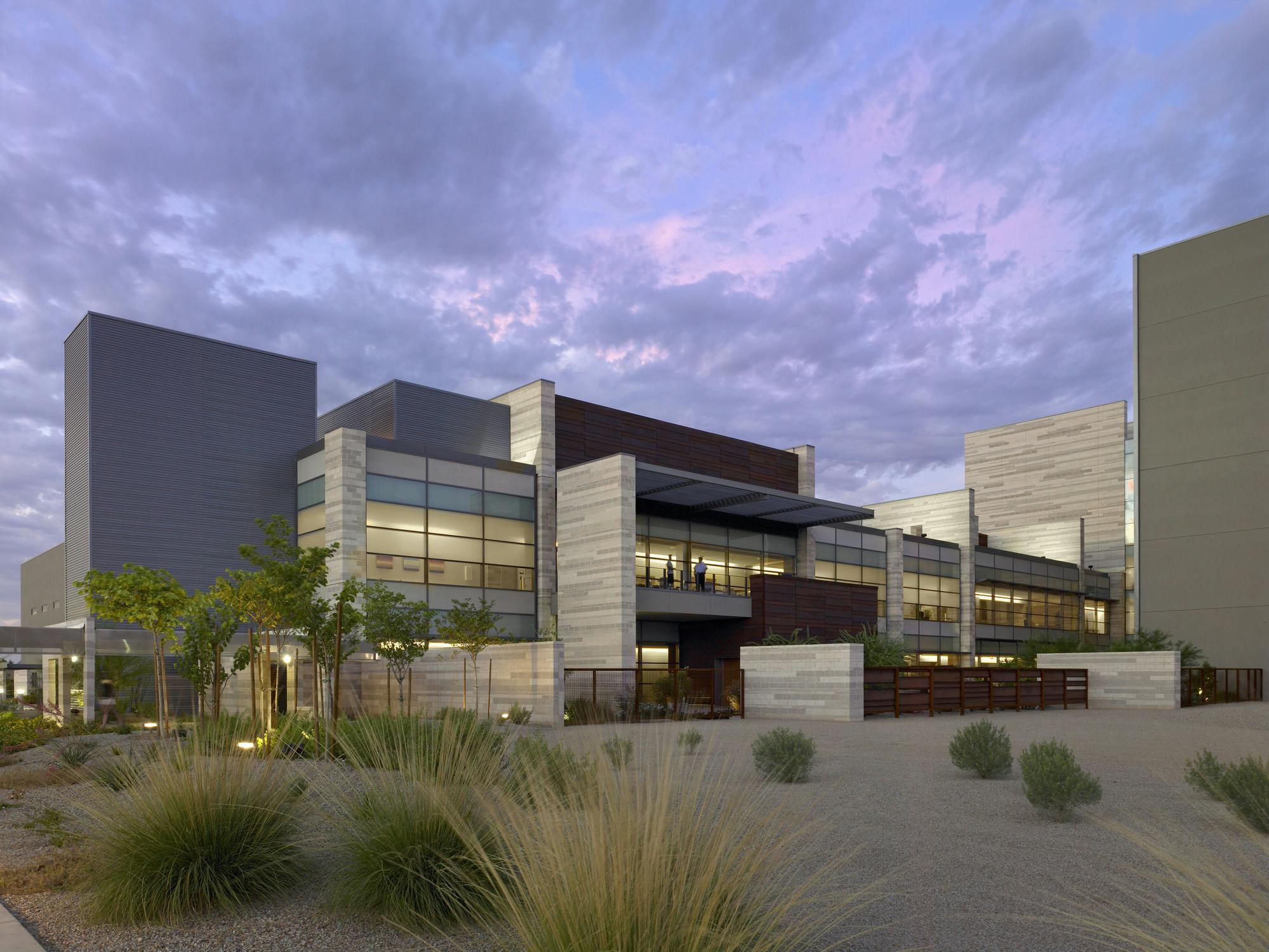 The hospital is designed to provide the community with a place to heal, while respecting its desert environs and drawing inspiration from its natural beauty.
