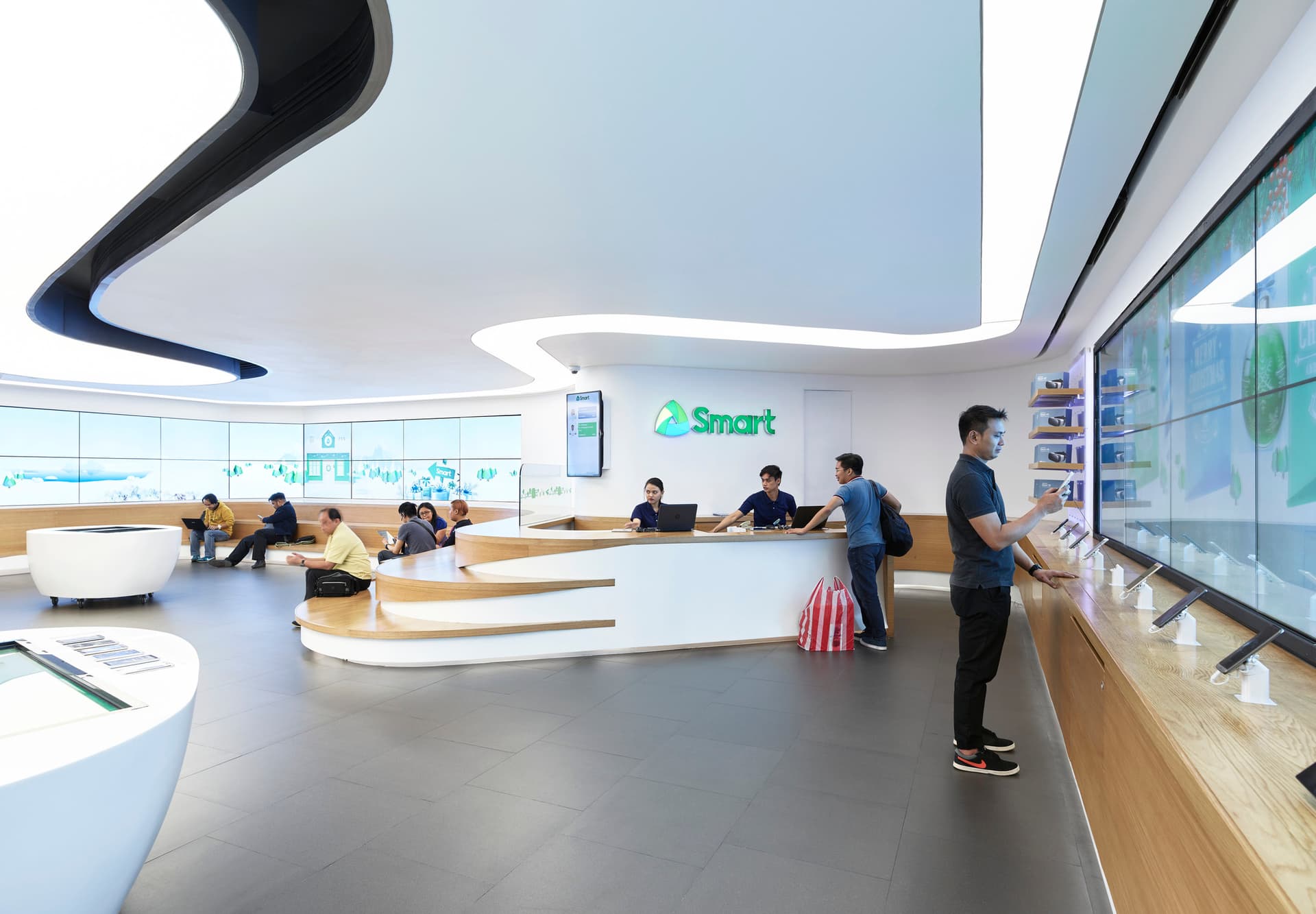 EGD, Kevin Scott, Manila, NBBJ, PDLT, Philippines, S07, Smart, flagship, interiors, retail, store