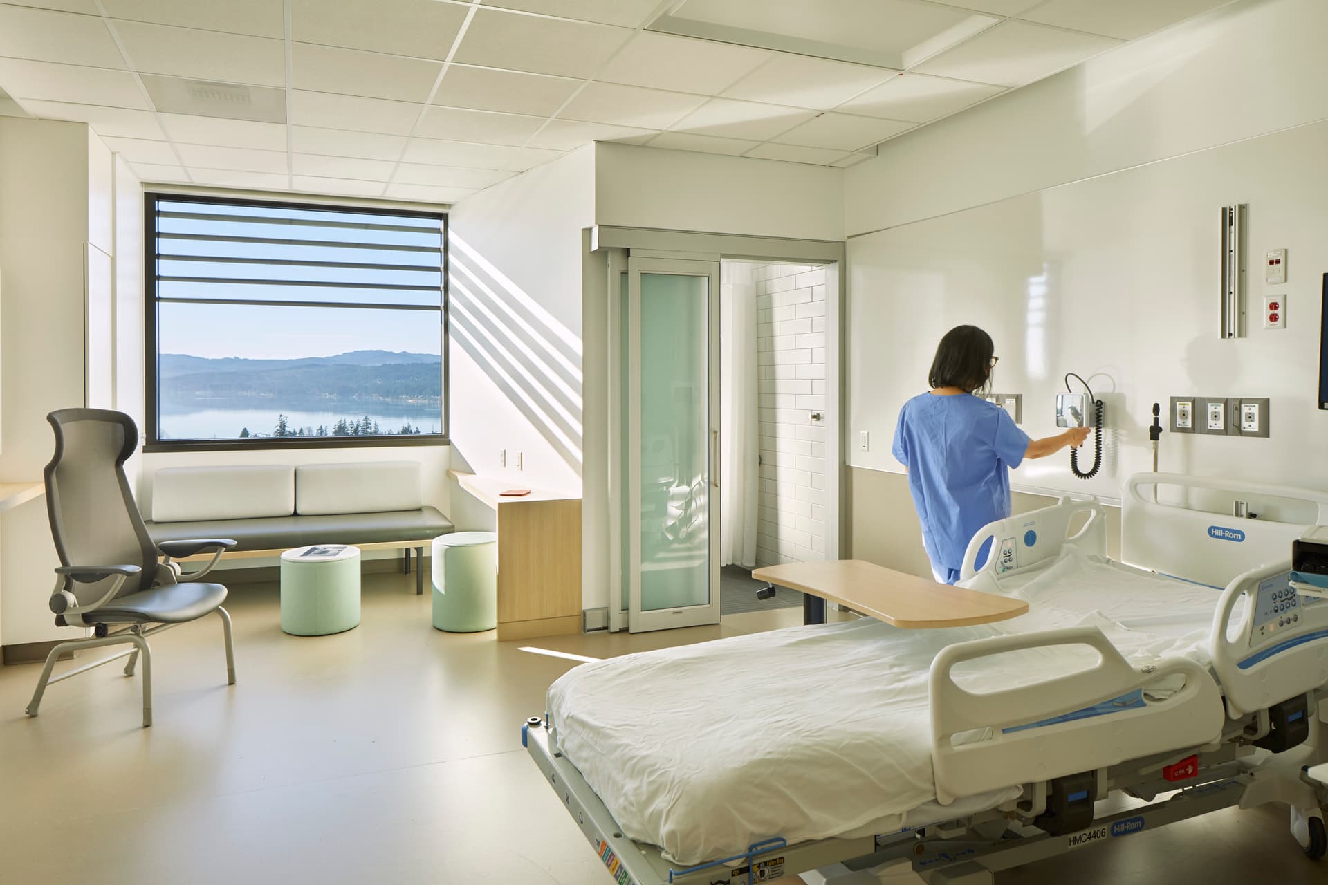 view, patient view, water, mountains, family area, family, headwall